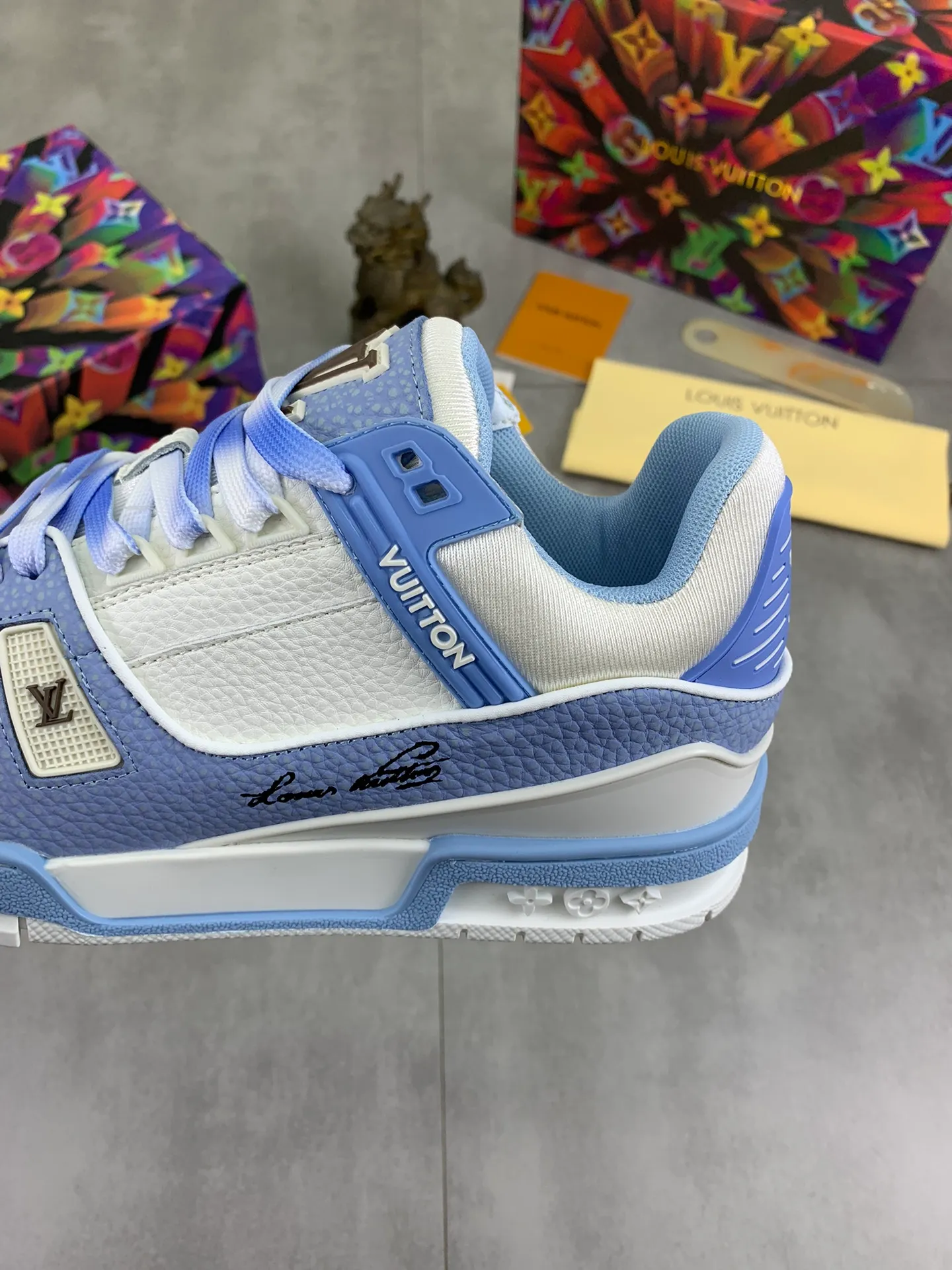 Men's men's shoes 💰P580 New style 💰💎💎Latest color High version 2025Louis*Vuitto* LV Traine Catwalk TRAINER outsole and fabric private model A shoe that definitely costs a lot of money and effort. This series was designed after the arrival of Vifgil. It is favored by many fans every season. Original TPU outsole Original packaging Color: black Available in white (available from stock, super fast shipping) Code number: 35-46